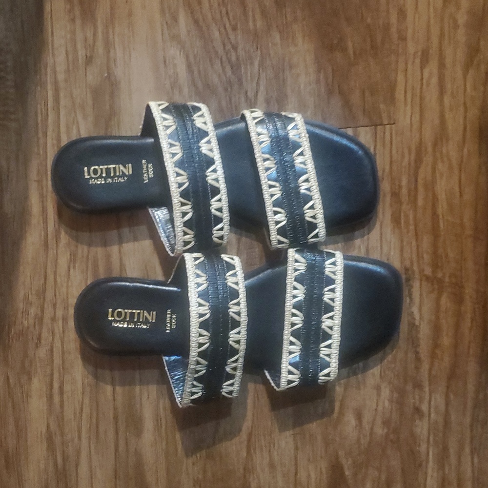- Lottini Made in Italy Black and Tan Sandals Size 7.5